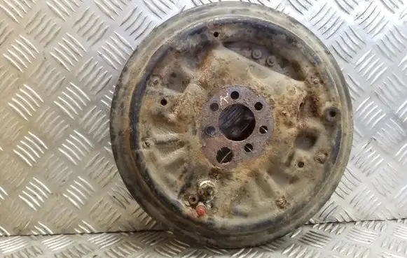 Volkswagen PASSAT B4 Rear brake disc plate dust cover 