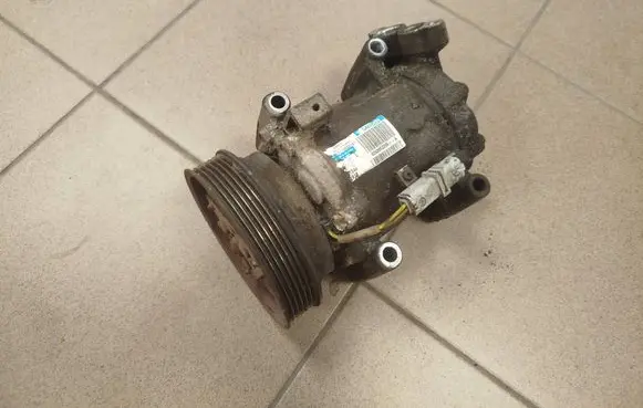 Nissan NV200 Air conditioning (A/C) compressor (pump) 8200953359A 8200953359