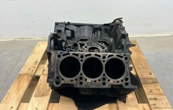 Audi A6 S6 C6 4F Engine block 