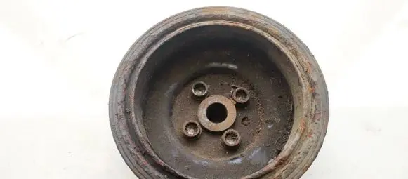 Volkswagen Golf V Crankshaft pulley 03g105243