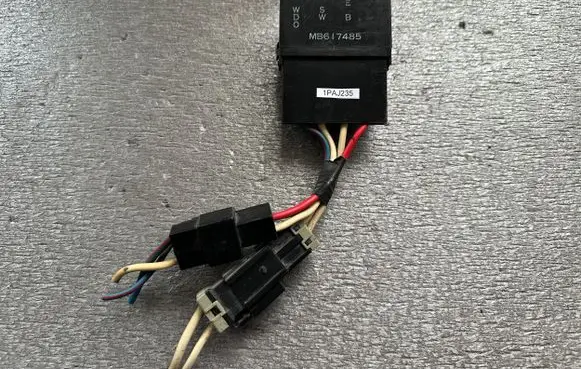 Mitsubishi Pajero Fuse MB617485 MB596950