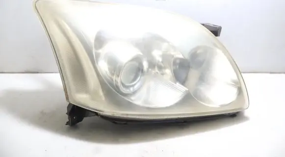 Toyota Avensis Verso Headlight/headlamp