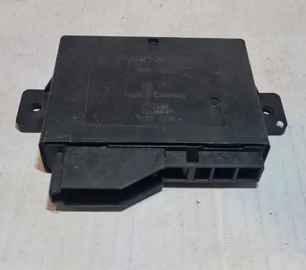 Mercedes-Benz E W124 Comfort/convenience module 2028204426 PA66GF30 5WK4585