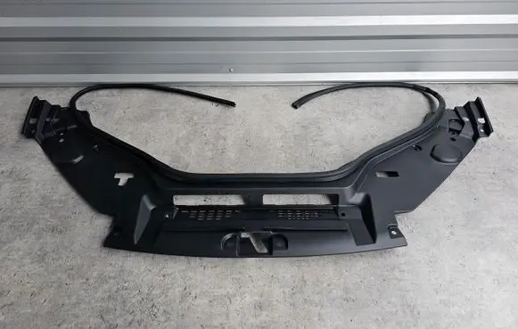 Maserati Levante Radiator trim 670042318