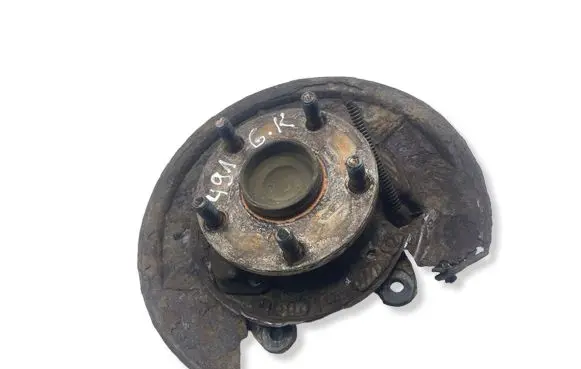 Toyota Corolla Verso AR10 Rear wheel hub spindle/knuckle 