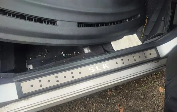 Mercedes-Benz SLK R170 Front arch trim 