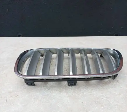 Front bumper upper radiator grill