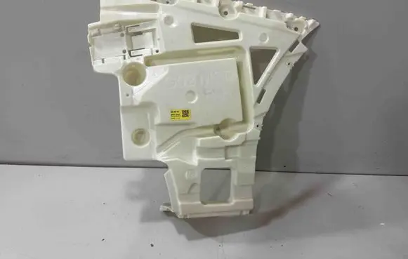 Rear bumper mounting bracket