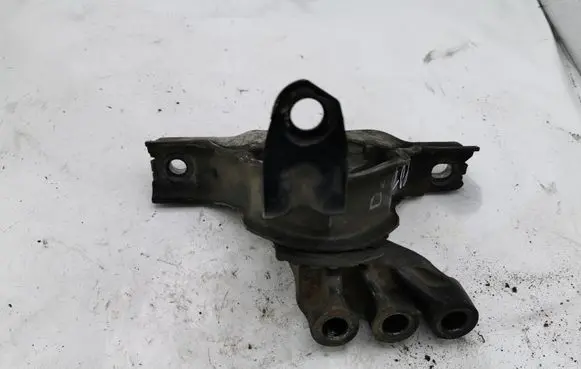 Chevrolet Captiva Engine mount bracket X04008