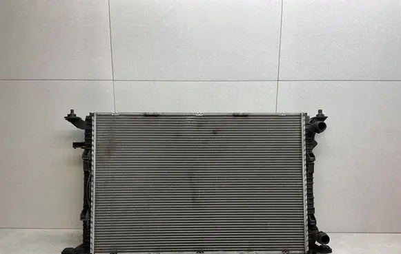 Audi Q5 SQ5 8R Coolant radiator 8K0121251L