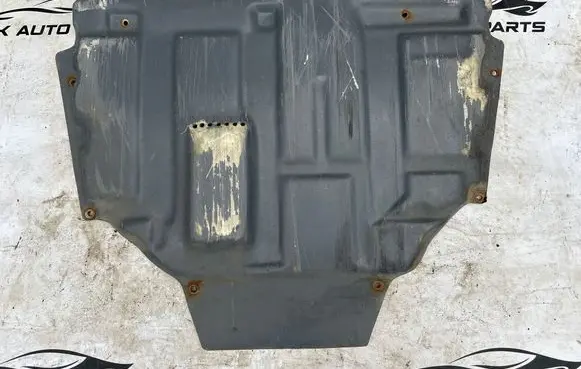 Toyota Auris E180 Engine splash shield/under tray Z2929