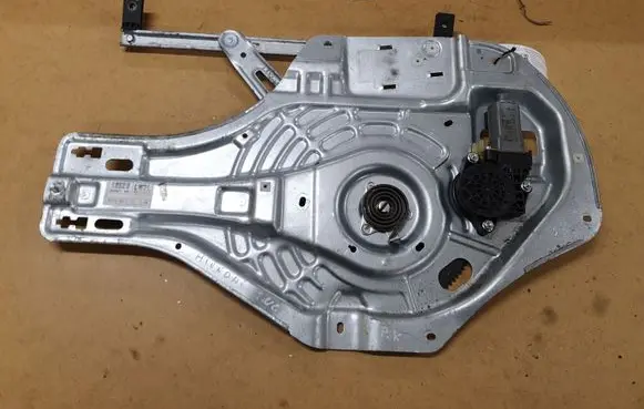 Hyundai Tucson JM Front door window regulator with motor 824702E010 2600927