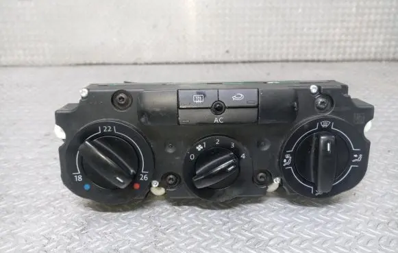 Volkswagen Golf V Climate control unit