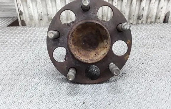 Mitsubishi Grandis Rear wheel hub