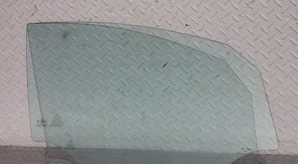 KIA Carens III Sliding door window/glass 