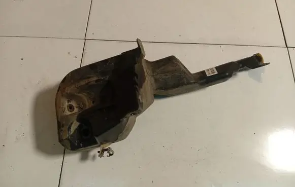 Opel Astra H Windshield washer fluid reservoir/tank