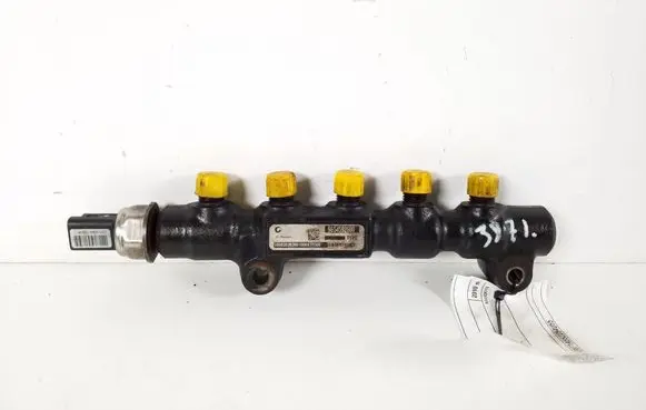 Volvo V50 Fuel main line pipe