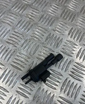 Mercedes-Benz C W204 Valve vacuum 0025401497