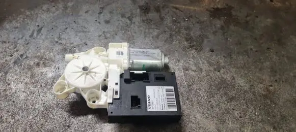 Volvo S40 Front door window regulator motor 30737681
