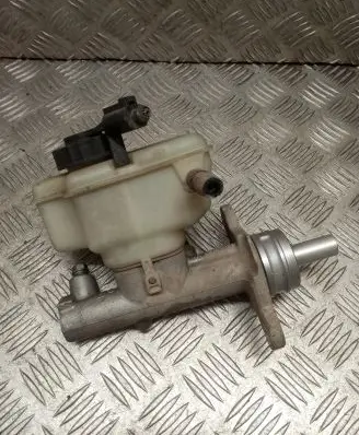 Master brake cylinder