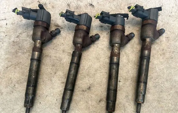 Hyundai i20 (PB PBT) Fuel injectors set 0445110320