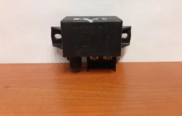 Mercedes-Benz E W211 Other relay A0025426419 0332002167