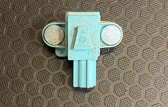 Audi A6 S6 C6 4F Airbag deployment crash/impact sensor 4F0955557