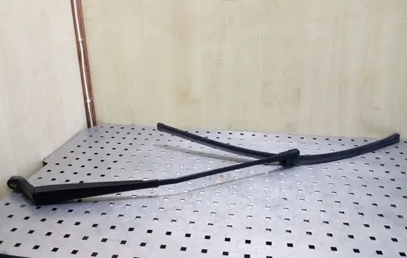 Peugeot 407 Front wiper blade arm