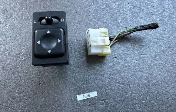 Nissan Patrol Y60 Wing mirror switch 2557001U00