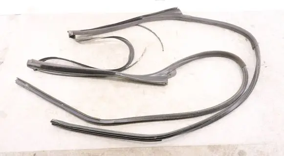 BMW M3 Rubber seal front coupe door window 8233415 51718233415