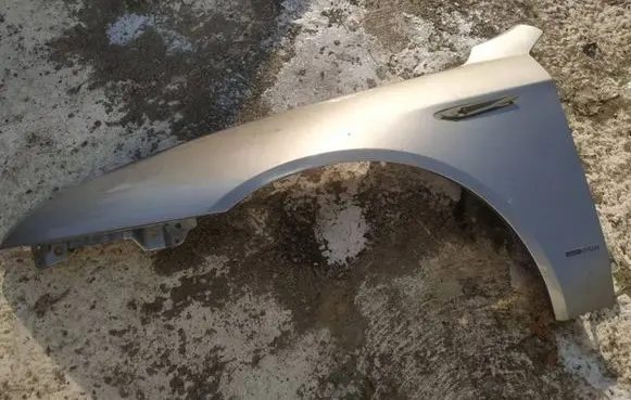 Alfa Romeo 159 Fender pilkas