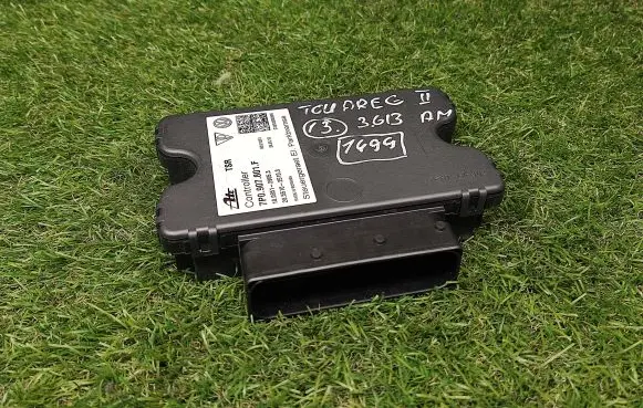 Volkswagen Touareg II Hand brake control module 7P0907801F 28551025103