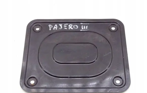 Mitsubishi Pajero Centre console side trim front MITSUBISHI_PAJERO_III_99-06_ZAŚLEPKA_PODŁOGI