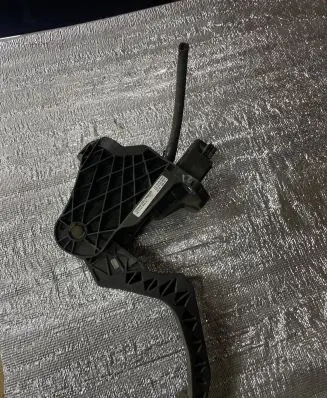 Volkswagen PASSAT B6 Clutch pedal 3C1721059H