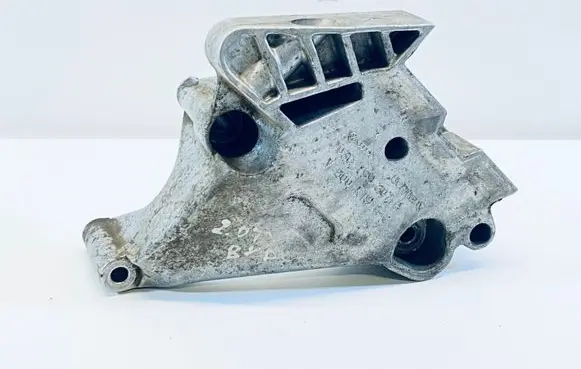 Volkswagen PASSAT B6 Engine mounting bracket 03G199207A