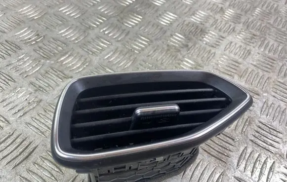 Hyundai Santa Fe Dashboard air vent grill cover trim 