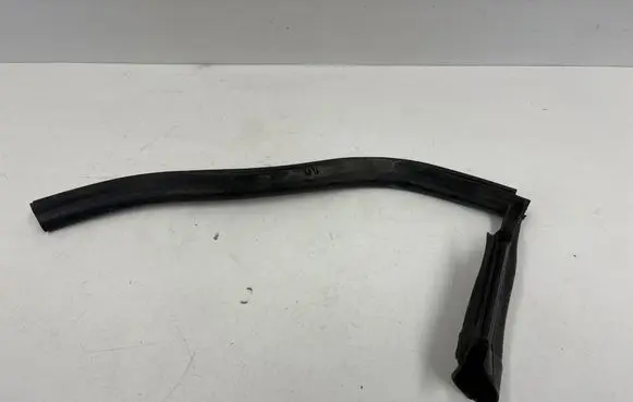 Mercedes-Benz CLS C218 X218 Engine compartment rubber A2186280098