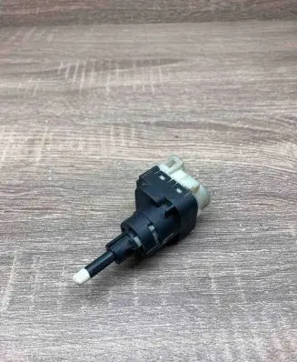 Volkswagen Touran I Brake pedal sensor switch 24761 FAEZ27