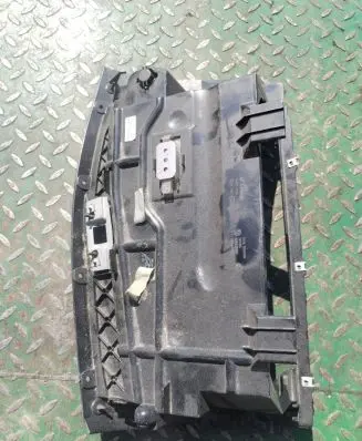 BMW 5 E60 E61 Glove box 7034080 121451