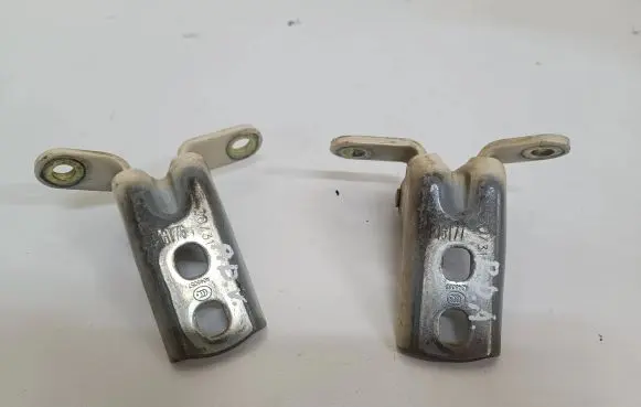 Opel Zafira C Front door upper hinge