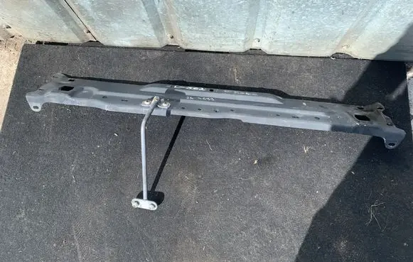 Mercedes-Benz C W204 Top upper radiator support slam panel A2046200272