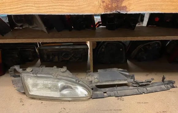 Ford Mondeo MK I Headlight/headlamp 93BG13N010AB 35381748