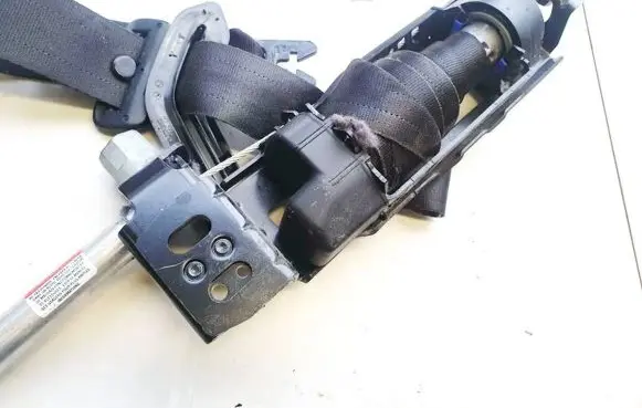 Ford Focus Front seatbelt 8639693 1485066008892