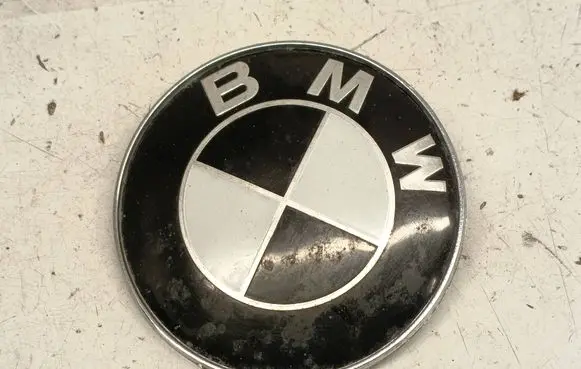 BMW X1 F48 F49 Manufacturer badge logo/emblem 8132375