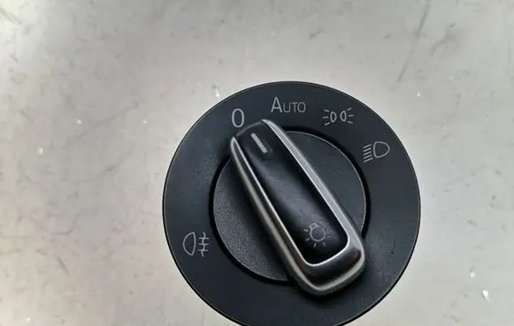 Volkswagen Golf VI Light switch 3C8941431