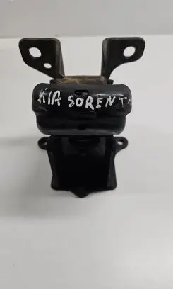 KIA Sorento Engine mount bracket