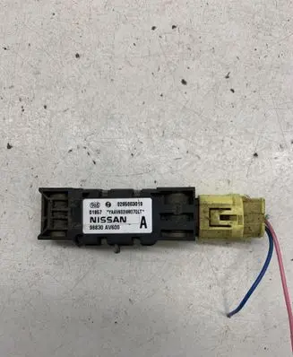Nissan Primera Airbag deployment crash/impact sensor 98830AV600 0285003019
