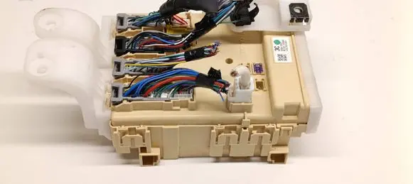 Toyota Auris E180 Fuse module 63583367 3CC301LAG 8273012X80A