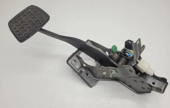 Lexus RX III Brake pedal