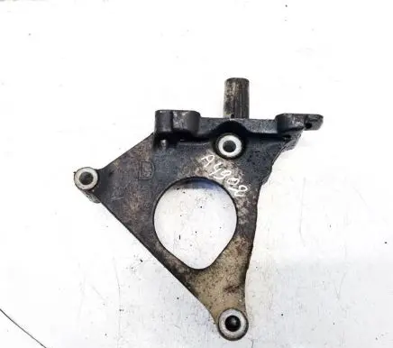 Nissan Almera Tino Engine mounting bracket